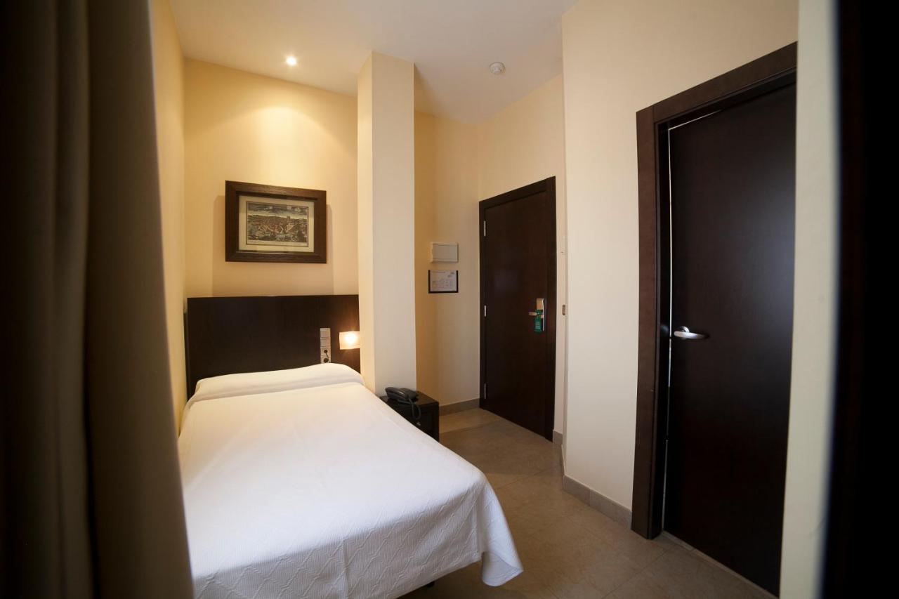 Hotel El Meson Torrijos Ngoại thất bức ảnh