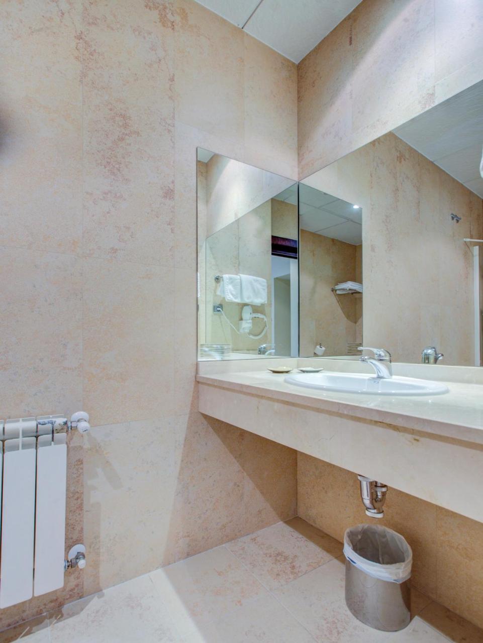 Hotel El Meson Torrijos Ngoại thất bức ảnh