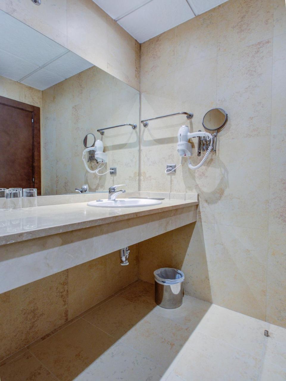 Hotel El Meson Torrijos Ngoại thất bức ảnh